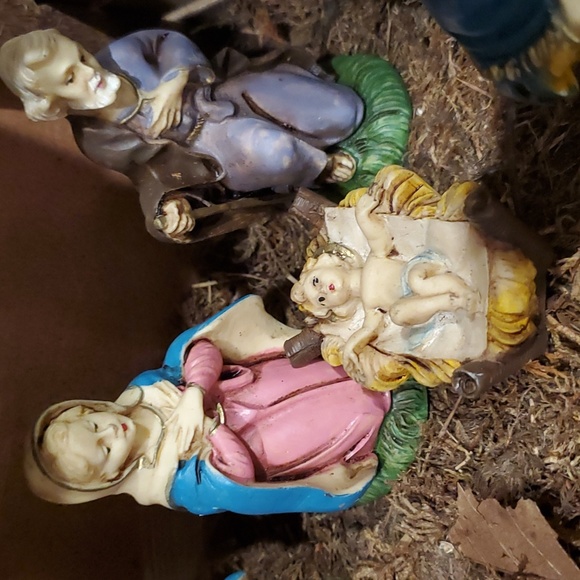 Sears hand painted nativity set - Picture 2 of 6